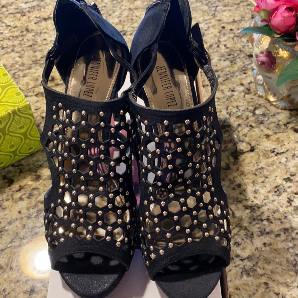 Jennifer Lopez 8.5. New in box